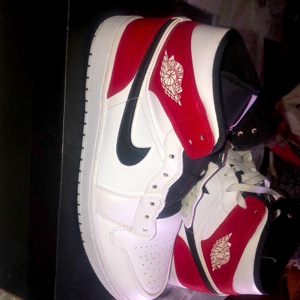 Nike Air Jordan 1 Mids red/black and white